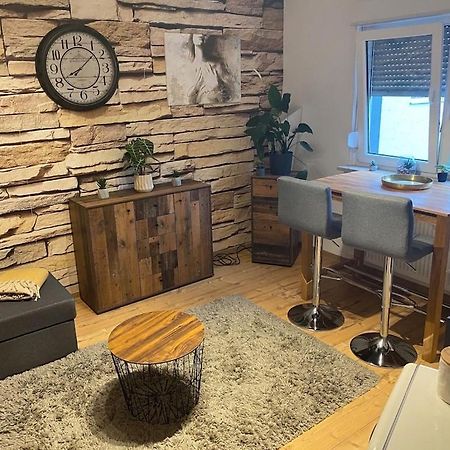 Kleines Apartment Mit Begehbarer Dusche Im Schlafzimmer Eberbach  Bagian luar foto