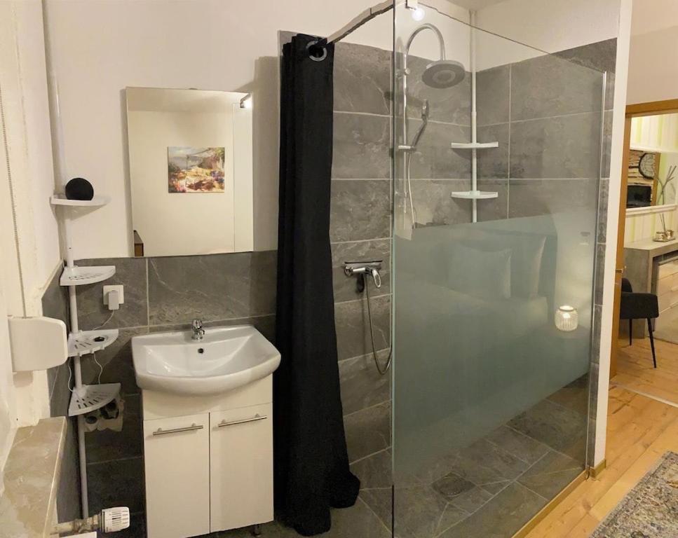 Kleines Apartment Mit Begehbarer Dusche Im Schlafzimmer Eberbach  Bagian luar foto